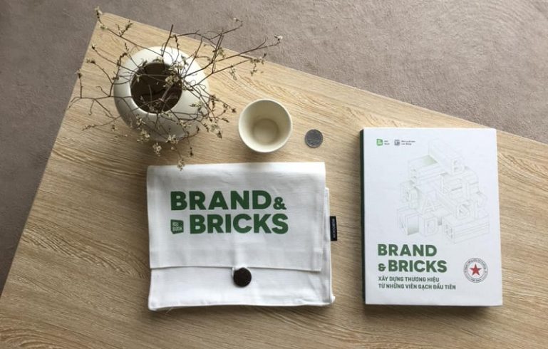 Review sách Brand & Bricks - Xây Dựng Thương Hiệu Từ Những Viên Gạch Đầu Tiên